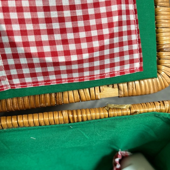 Miniature Wicker basket with Porcelain Tea Set Christmas Tree Teddy Bear Print - Picture 8 of 8